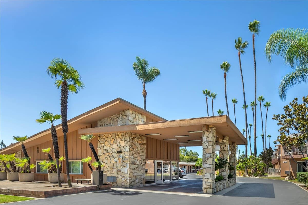 Best Western Pine Tree Motel - Airport shuttle hotel near ONT