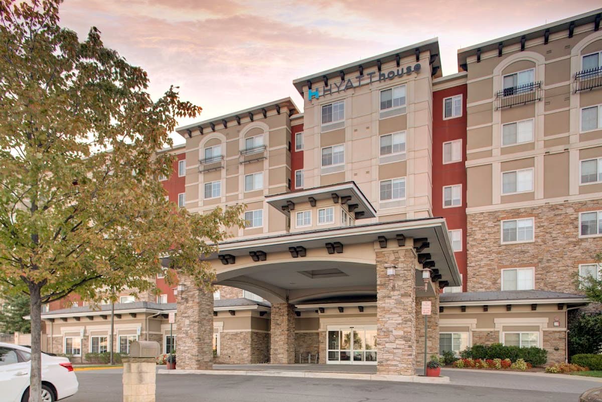 Hyatt House Sterling/Dulles Airport-North - Airport shuttle hotel near IAD
