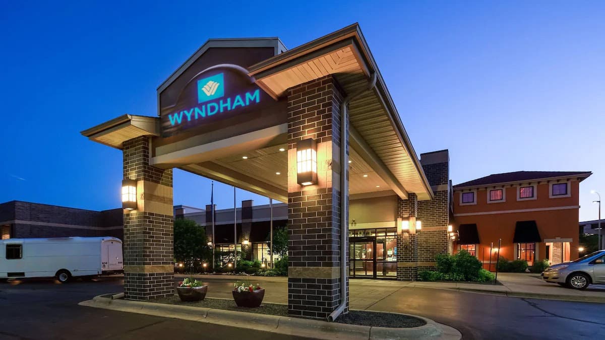 Wyndham Bloomington - Mall of America - Airport shuttle hotel near MSP