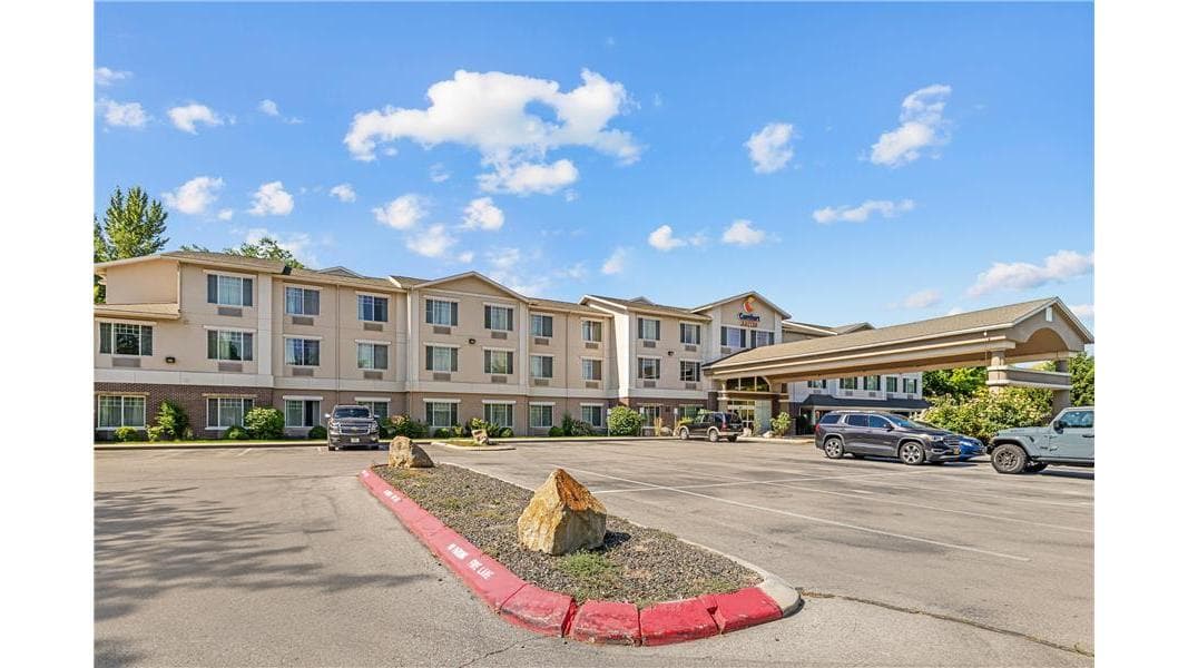 Comfort Suites Airport - Airport shuttle hotel near BOI
