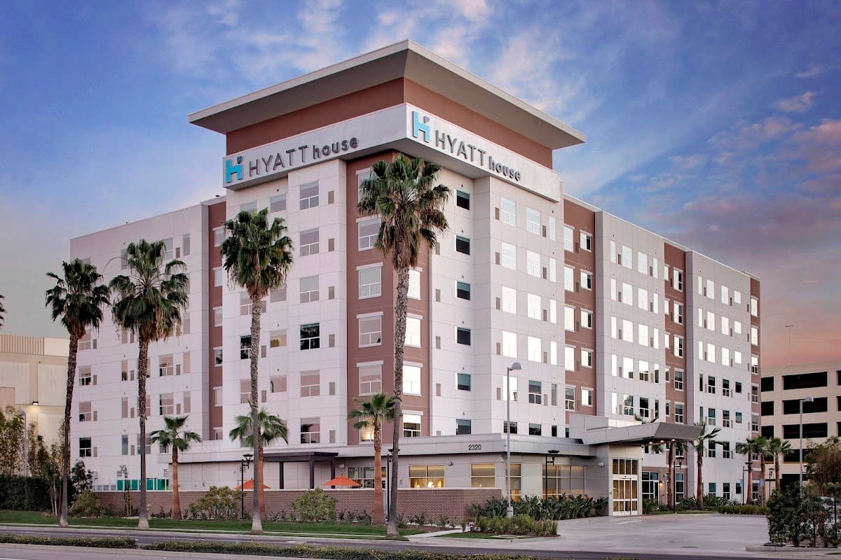 Hyatt House Irvine/John Wayne Airport - Airport shuttle hotel near SNA