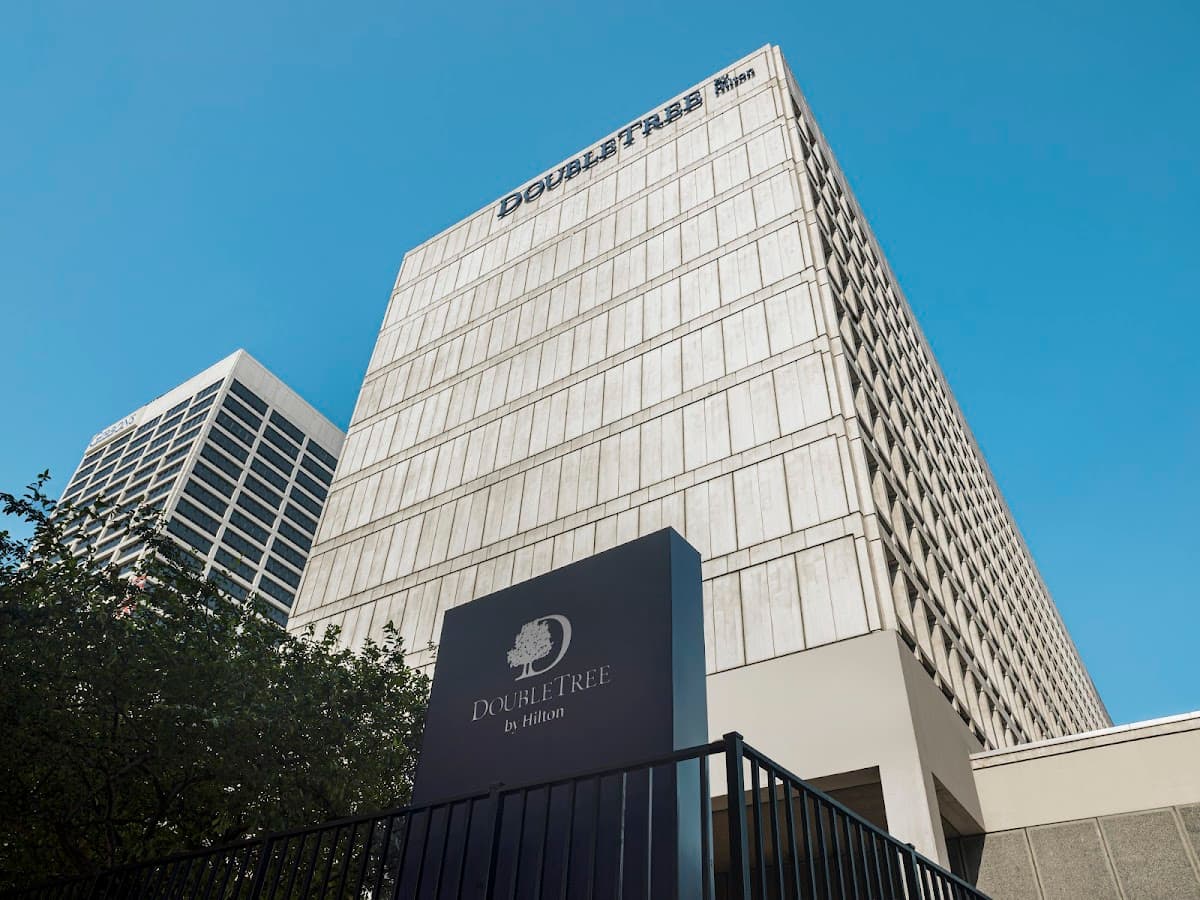 DoubleTree by Hilton Newark Penn Station - Airport shuttle hotel near EWR