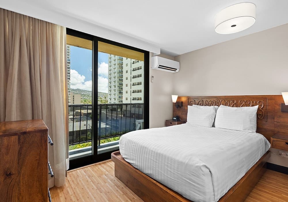 Bamboo Waikiki Hotel - Airport shuttle hotel near HNL