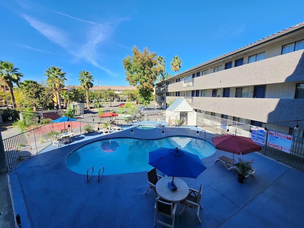 Studio 6 Sacramento, CA - Natomas & SMF Airport - Airport shuttle hotel near SMF
