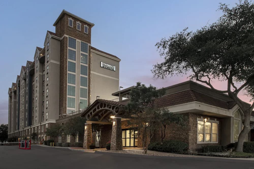 Staybridge Suites San Antonio-Airport by IHG - Airport shuttle hotel near SAT