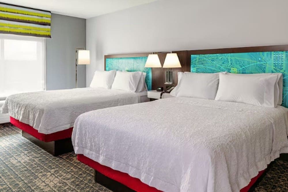 Hampton Inn & Suites by Hilton Irving DFW Airport North - Airport shuttle hotel near DFW