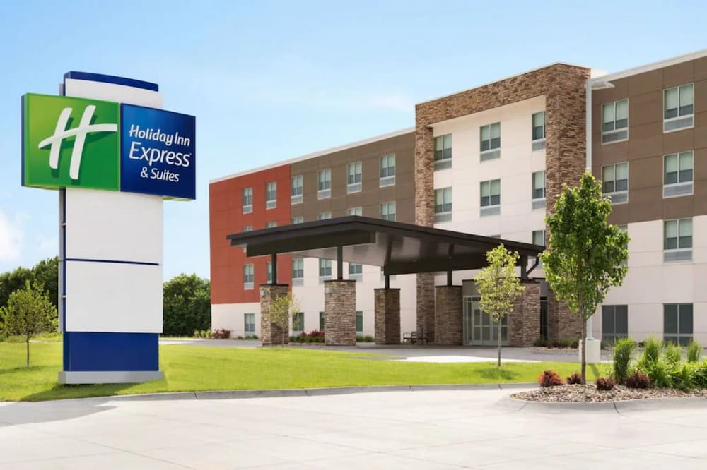 Holiday Inn Express & Suites San Jose Airport, an IHG Hotel - Airport shuttle hotel near SJC