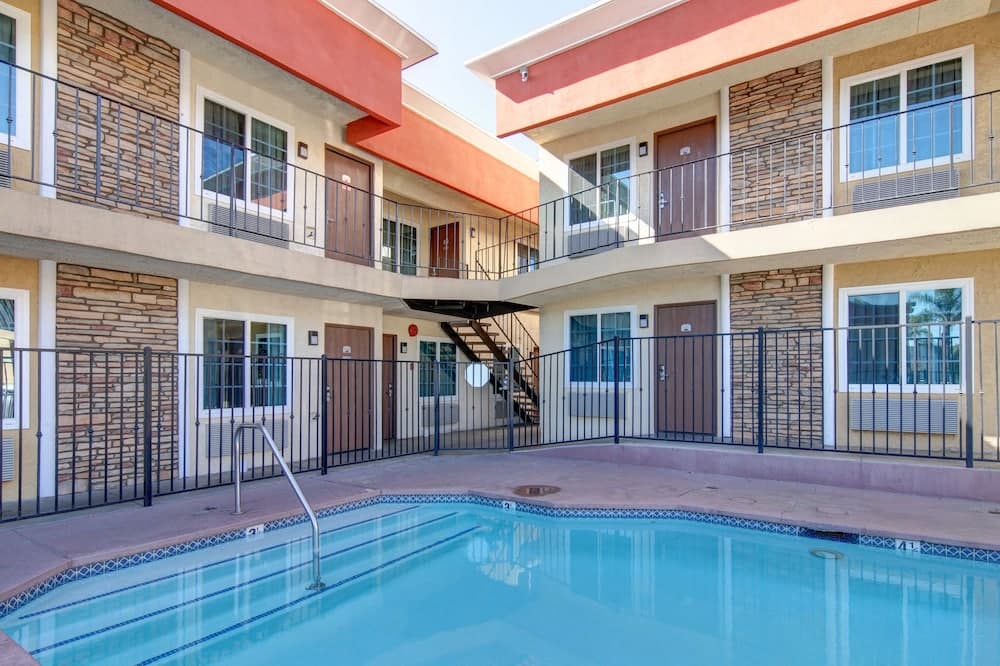 Ontario Inn & Suites - Airport shuttle hotel near ONT