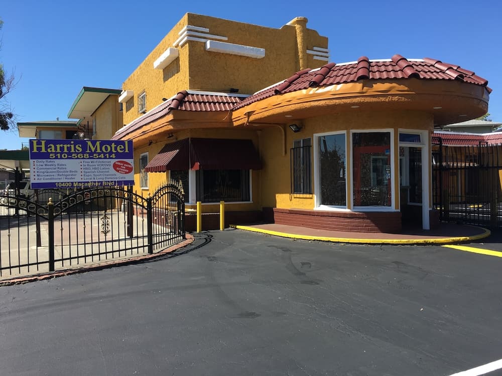 Harris Motel - Airport shuttle hotel near OAK