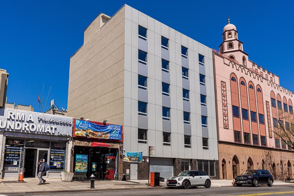 Astoria Inn LaGuardia Hotel - Airport shuttle hotel near LGA