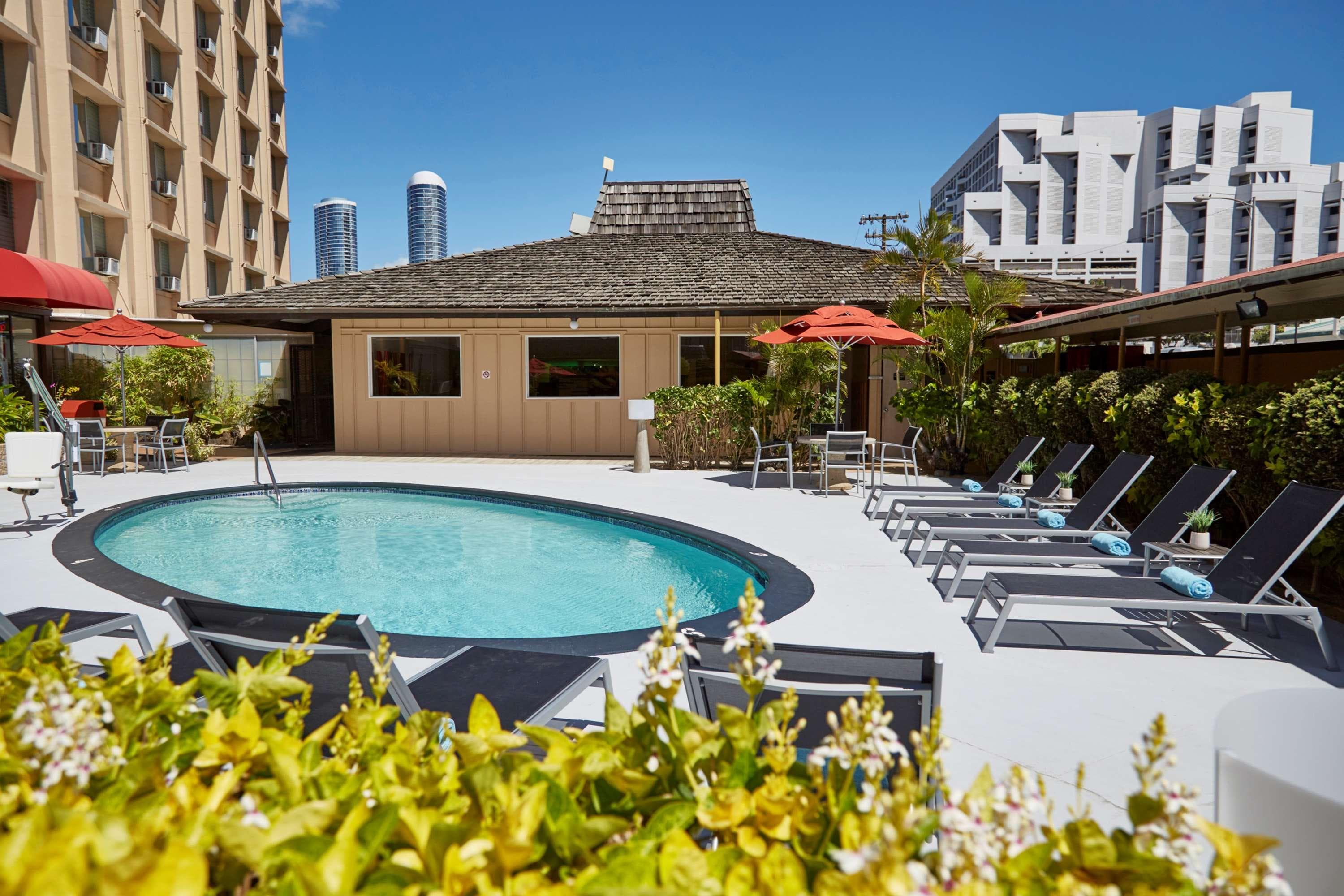 Pagoda Hotel - Airport shuttle hotel near HNL