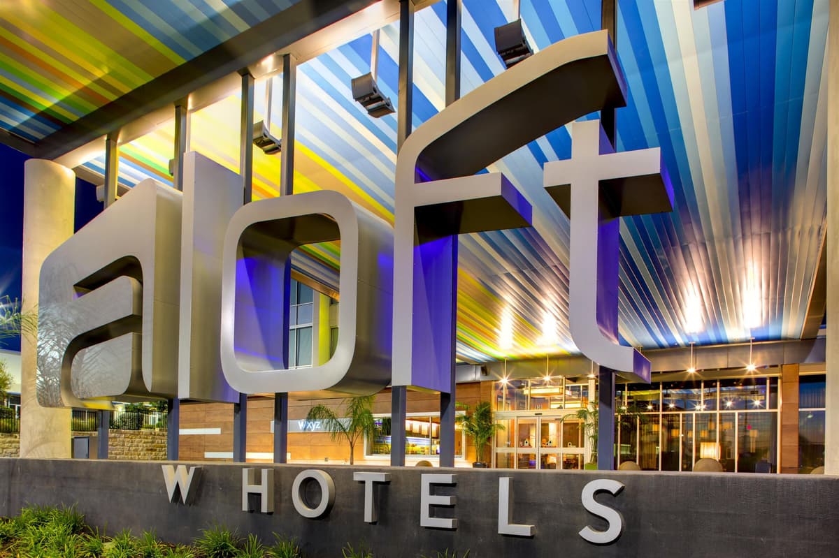 Aloft San Antonio Airport - Airport shuttle hotel near SAT